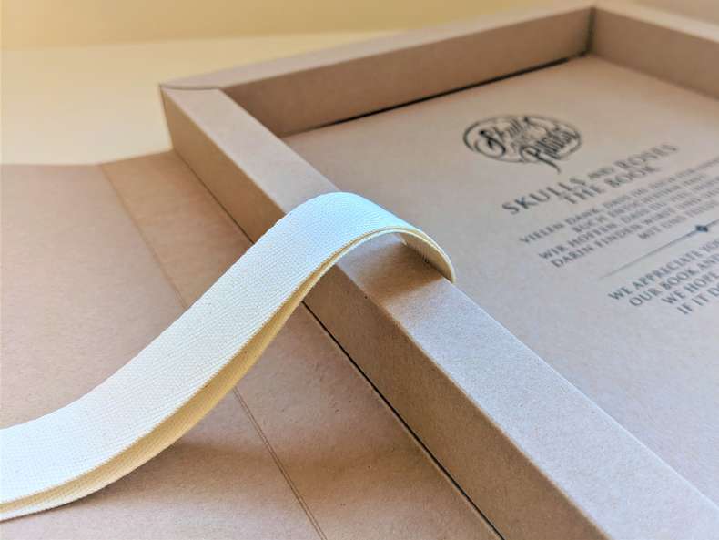 Verpackung mit Baumwollband Verpackung mit Baumwollband